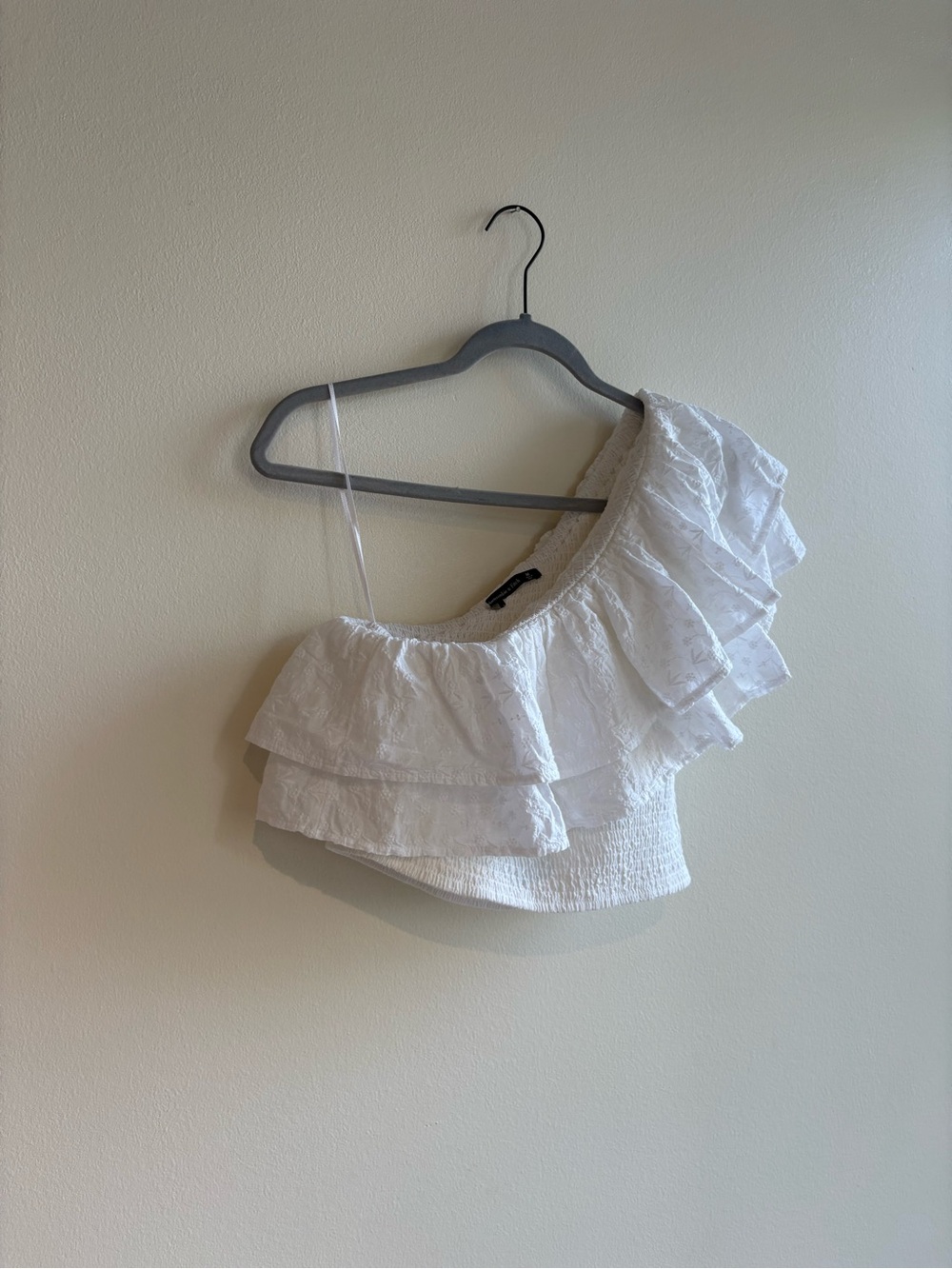 Abercrombie & Fitch White One-Shoulder Ruffle Crop